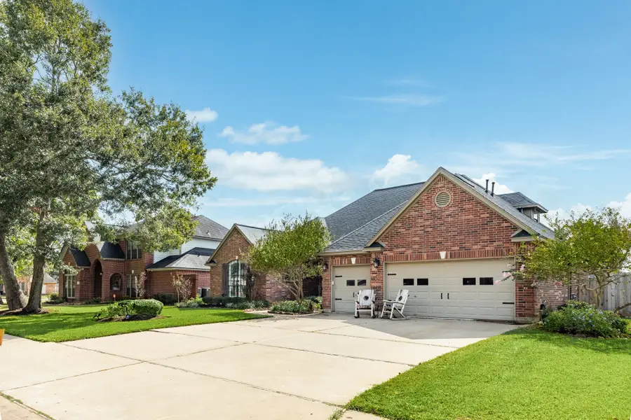 109 Rosemary Lane, Lake Jackson, TX 77566 - Image #2