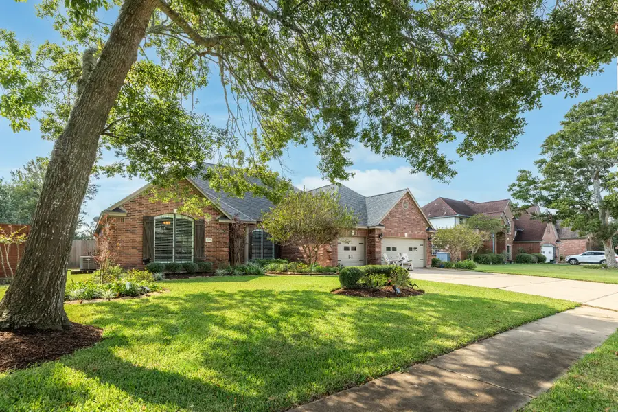 109 Rosemary Lane, Lake Jackson, TX 77566 - Image #3