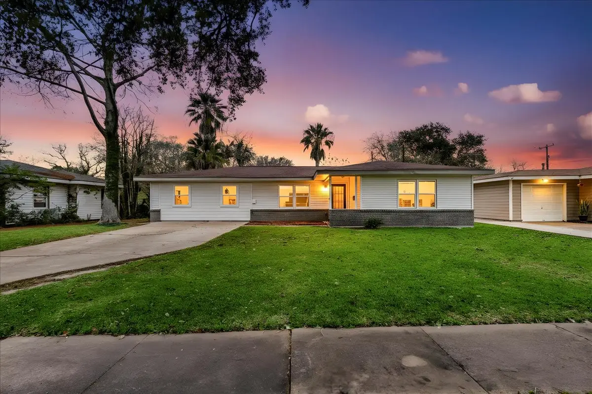 516 23rd Avenue N, Texas City, TX 77590 - Image #1