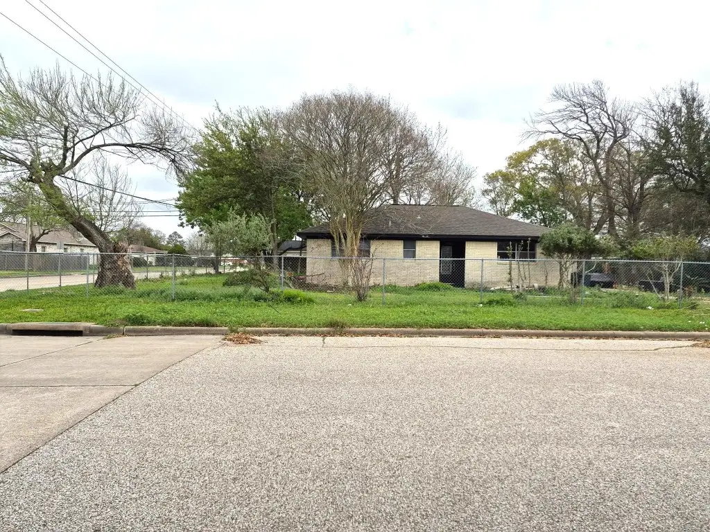 2418 28th Avenue N, Texas City, TX 77590 - #1