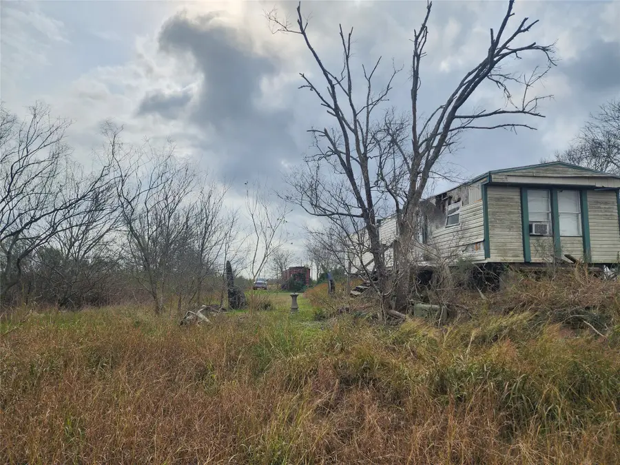 3007 Cr-807a, Angleton, TX 77515 - #3