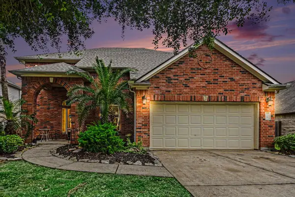 4112 S Meridian Greens Drive, Dickinson, TX 77539