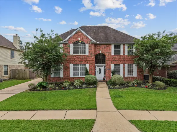 2109 Shore Pointe Drive, League City, TX 77573
