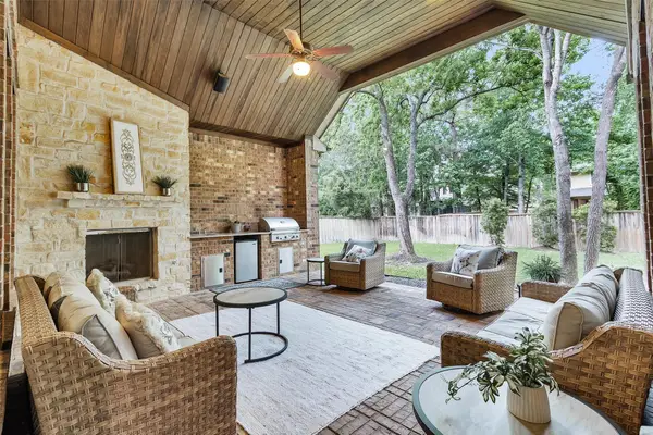 123 Del Monte Pines Drive, Montgomery, TX 77316