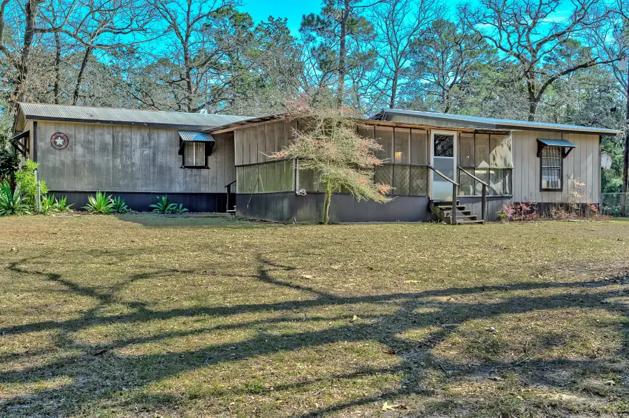 1112 Sir Henry Drive S, Ivanhoe, TX 75979 - Image #2