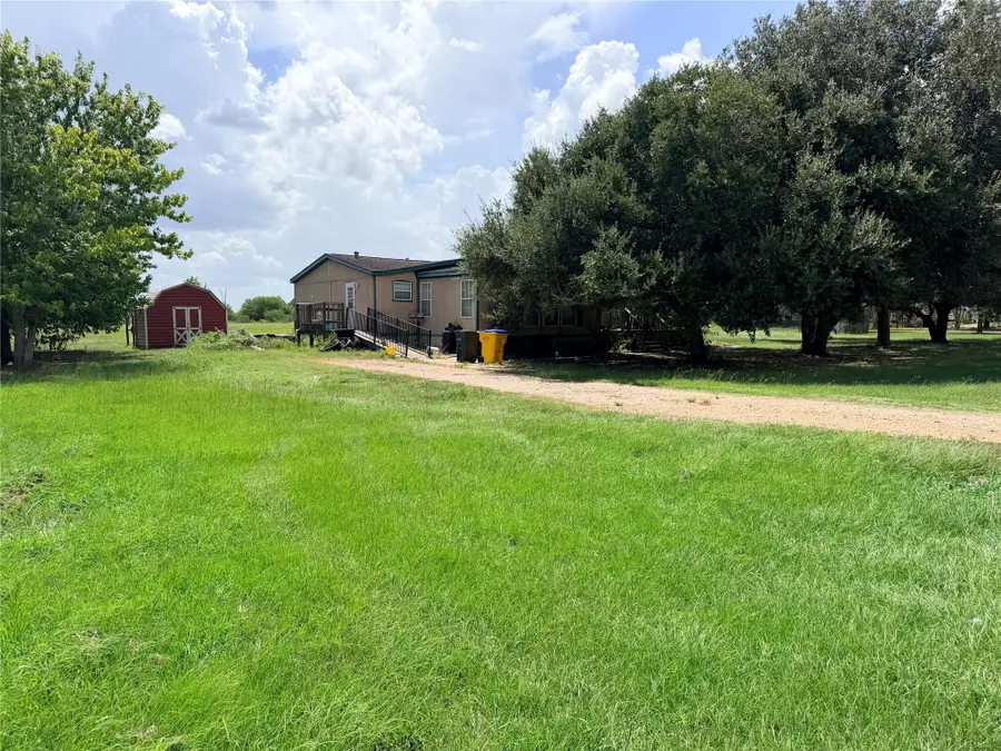 2083 Lauren Ln, Sealy, TX 77474 - #2
