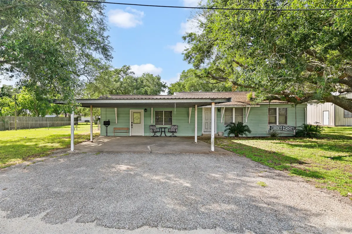 506 Pear Street, Edna, TX 77957 - #1