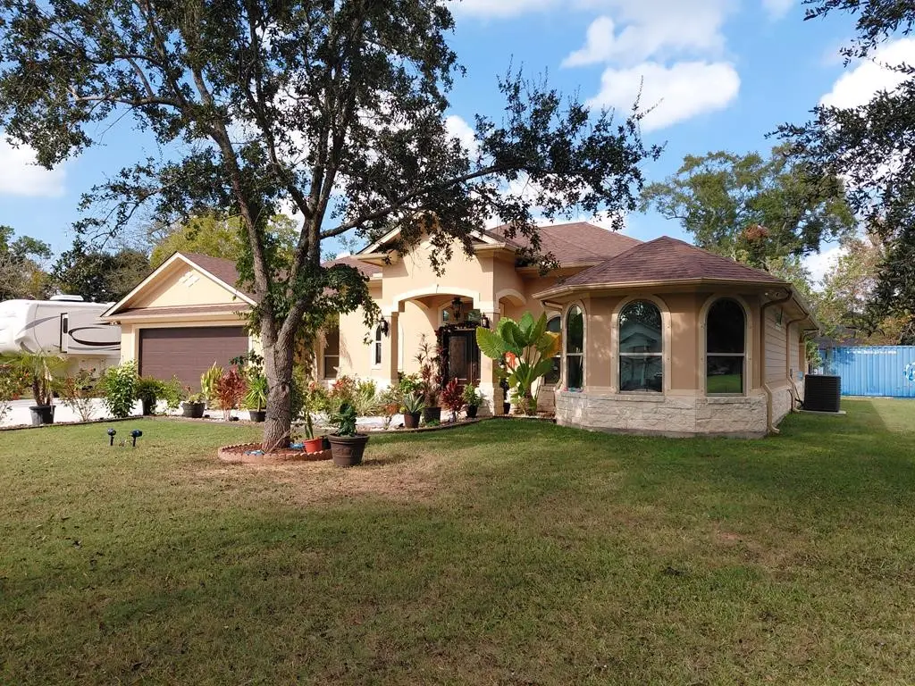 309 Hickman Lane, Angleton, TX 77515 - Image #1