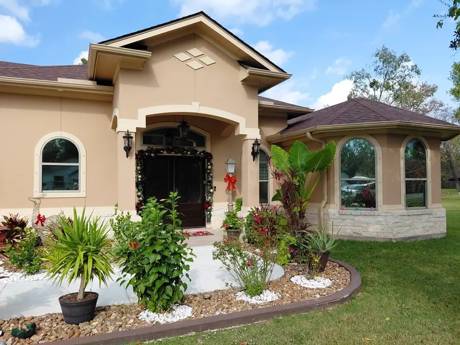 309 Hickman Lane, Angleton, TX 77515 - Image #3