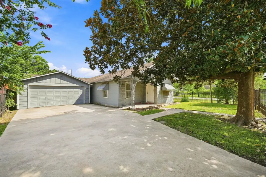 319 W 1st Street, Crosby, TX 77532 - #3