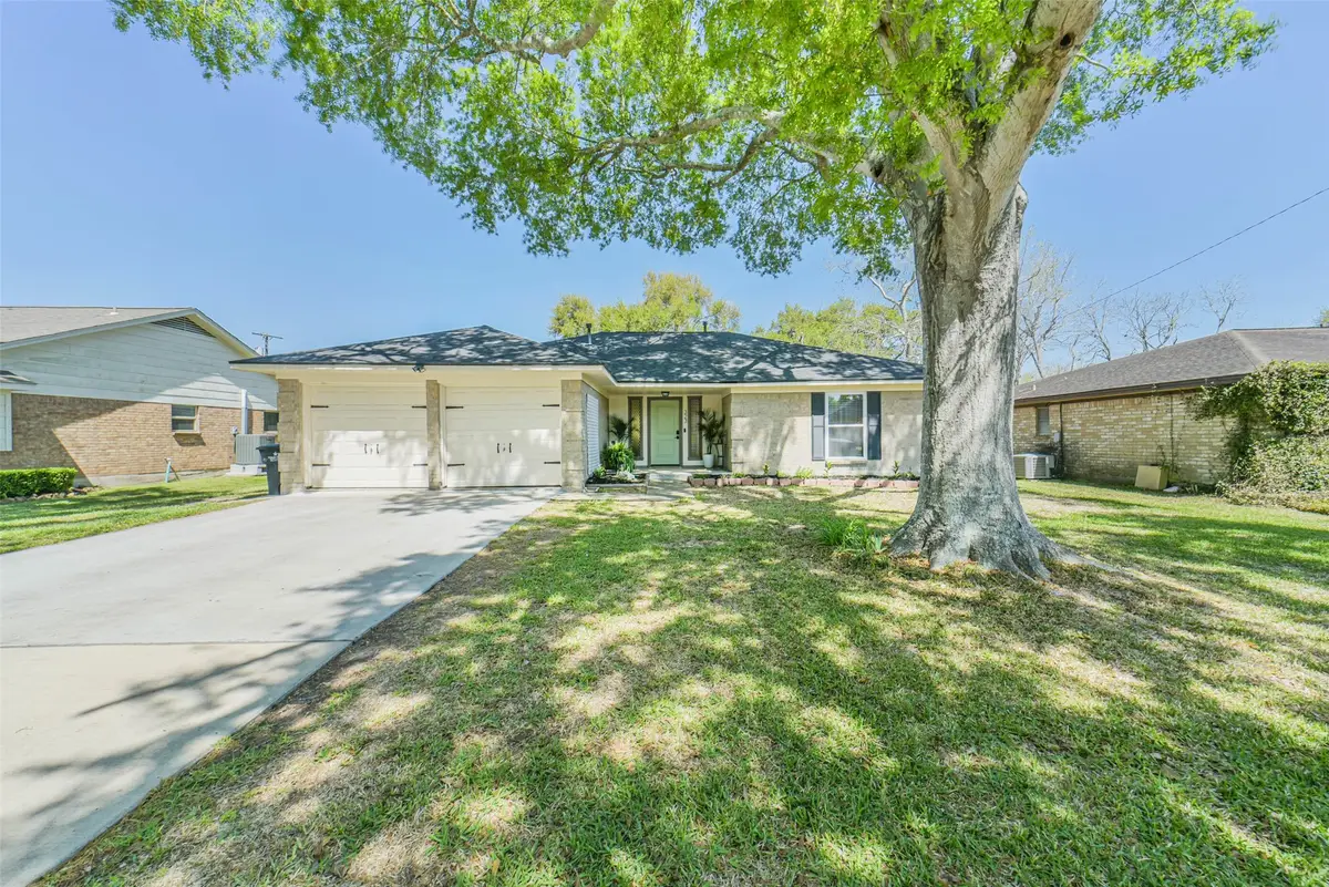 323 Coventry Lane, Alvin, TX 77511 - #1