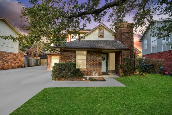 25 Regency Lane, Houston, TX 77088