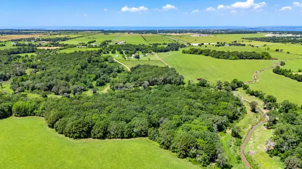 3042B Poskey Road, Anahuac, TX 77514