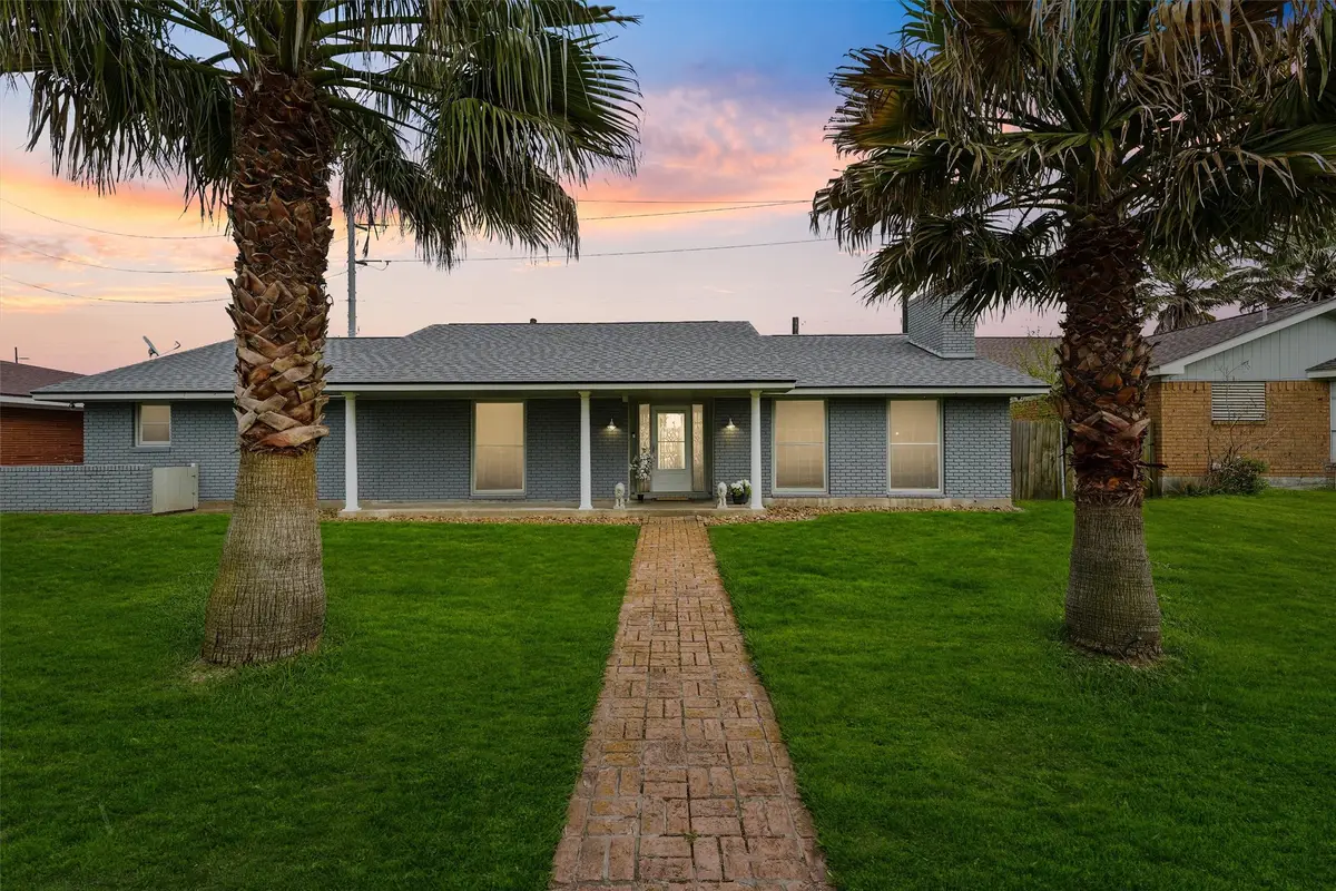 9 South Shore Drive, Galveston, TX 77551 - Image #1