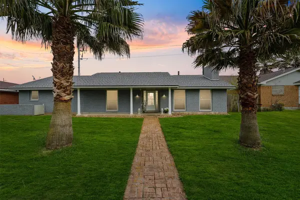 9 South Shore Drive, Galveston, TX 77551