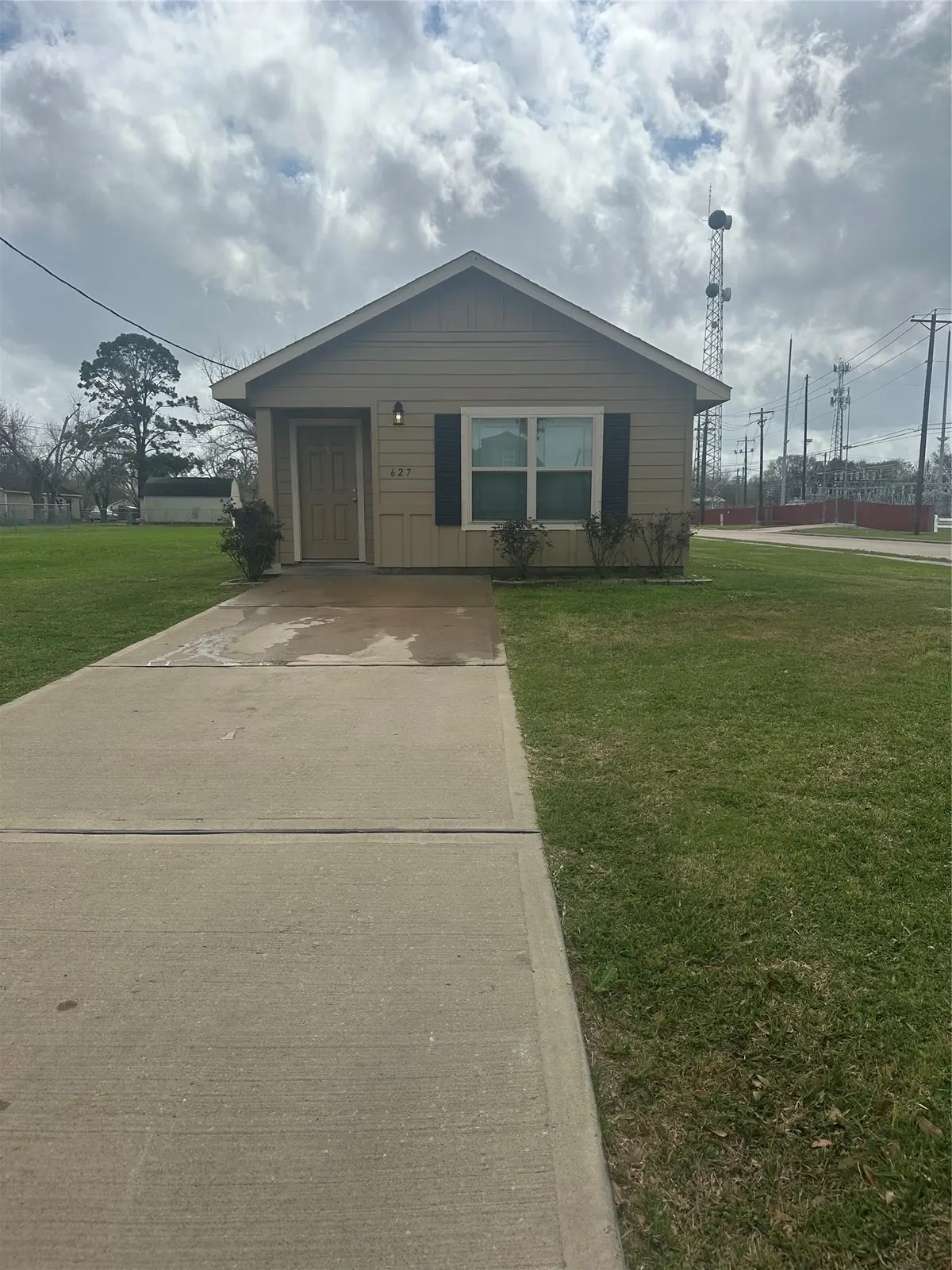 627 W Live Oak Street, Angleton, TX 77515 - #1