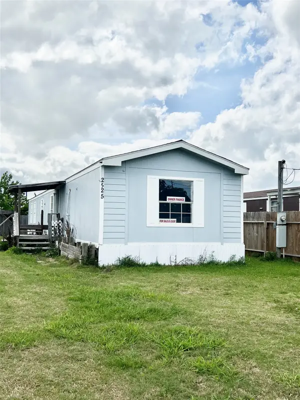 2525 Oyster Creek Bend, Oyster Creek, TX 77541