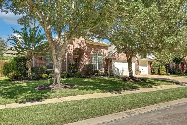 2911 Amber Hill Trail, Pearland, TX 77581