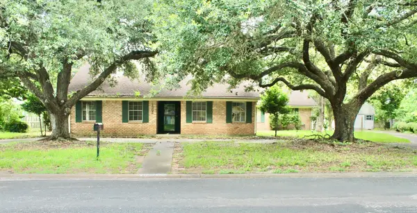 1302 Linwood Drive, Wharton, TX 77488