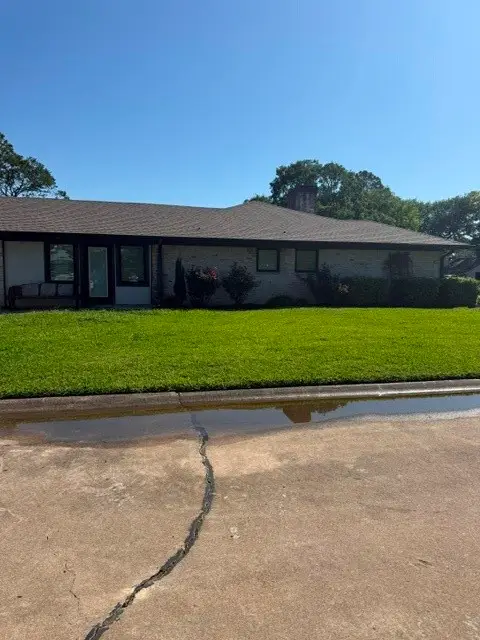 102 Cherry Tree Lane, Friendswood, TX 77546 - #2