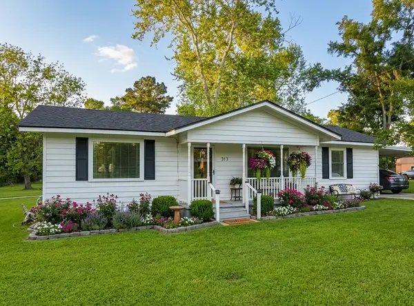 313 S Summer Street, Centerville, TX 75833