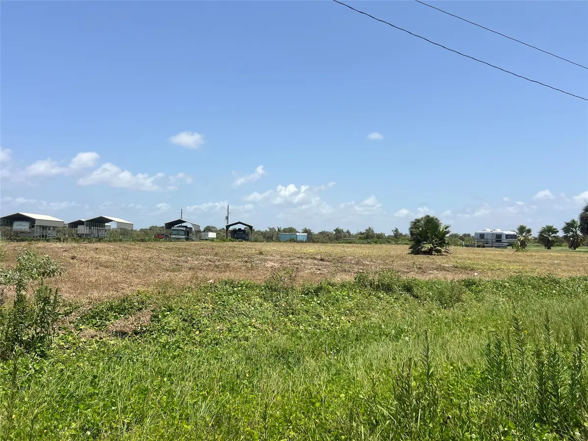 1421 Highway 87, Gilchrist, TX 77617 - #1