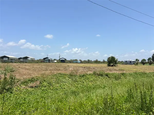 1421 Highway 87, Gilchrist, TX 77617