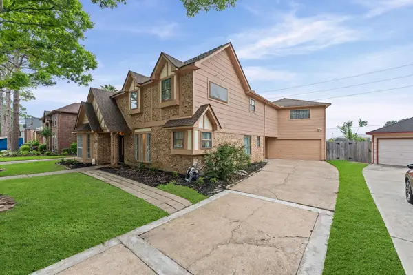 110 Shadow Wood Drive, Sugar Land, TX 77498