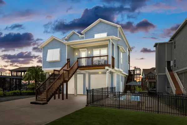 413 Jeanie Lynne Circle, Tiki Island, TX 77554