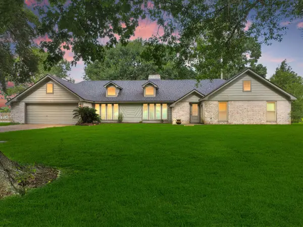 829 S Van Ostrand Avenue, Winnie, TX 77665
