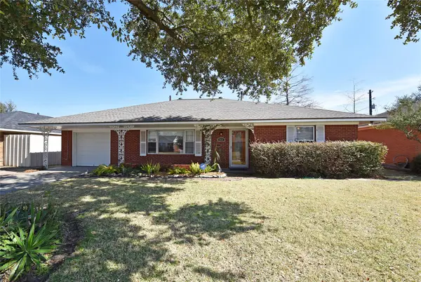 1818 Watercrest Drive, Houston, TX 77008