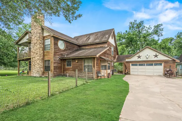 154 Pin Oak Drive, Angleton, TX 77515