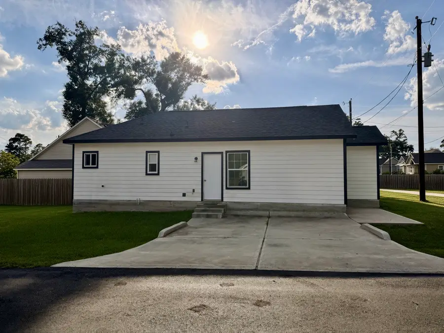 16601 E Ivanhoe, Montgomery, TX 77316 - #2