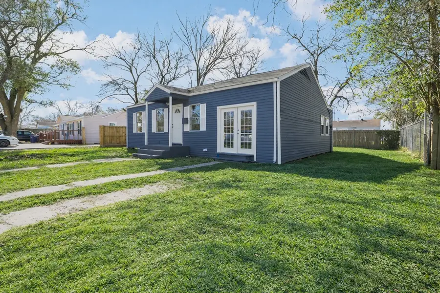 111 Poinsetta Lane, Highlands, TX 77562 - #3