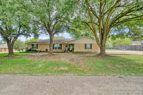 206 Heath Avenue, Madisonville, TX 77864