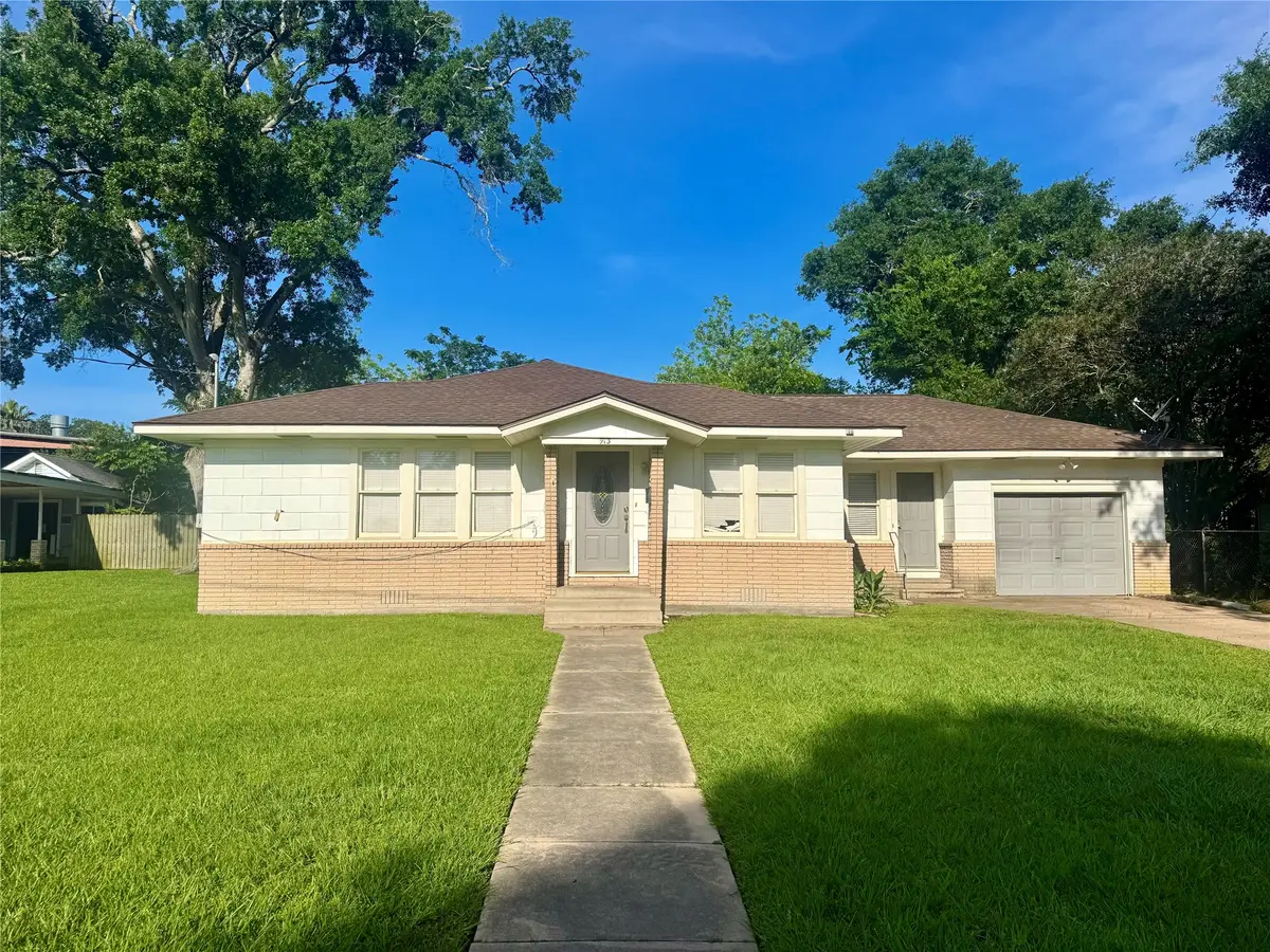 913 Fowlkes Street, Sealy, TX 77474 - #1