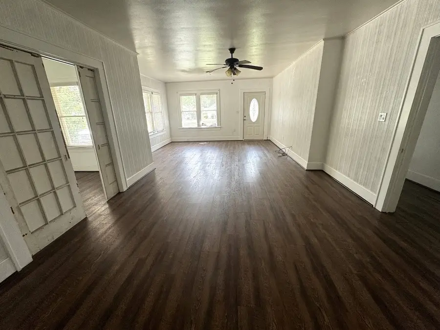 913 Fowlkes Street, Sealy, TX 77474 - #2