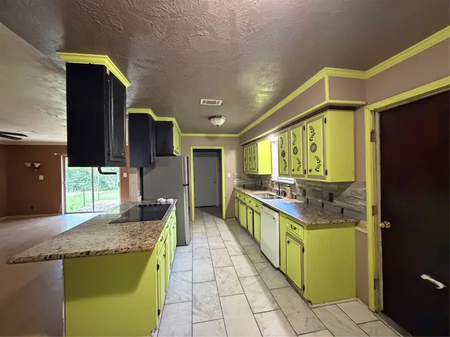 816 W Polk Street, Livingston, TX 77351 - #3