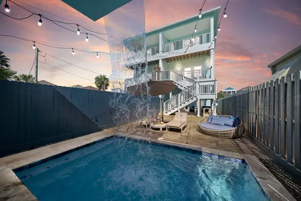 2307 Bernardo De Galvez Avenue, Galveston, TX 77550