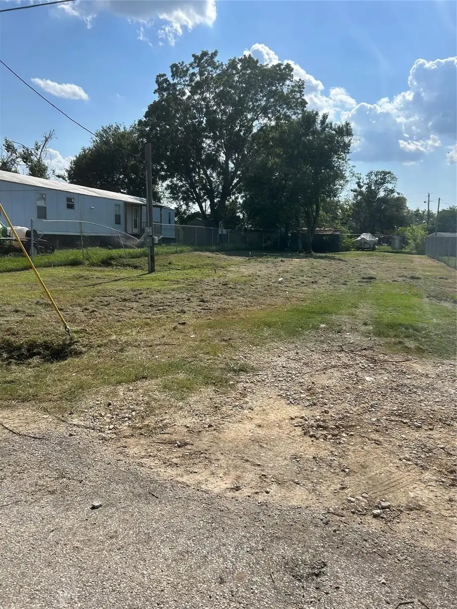 310 Olive Street, El Campo, TX 77437 - #2