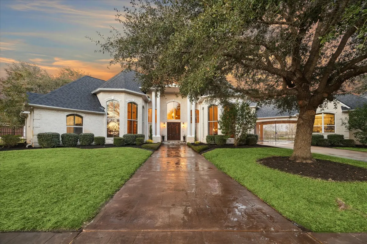 7843 Lakebrook Drive, Missouri City, TX 77459 - Image #1