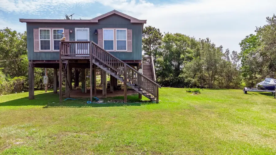 637 Troy Street, Anahuac, TX 77514 - Image #3