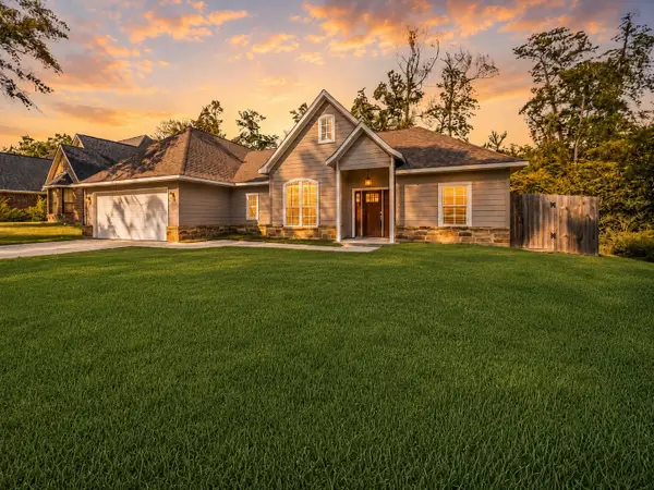 1 Hanover Lane, Panorama Village, TX 77304