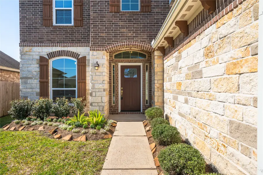 406 Forest Village Circle, La Marque, TX 77568 - Image #2