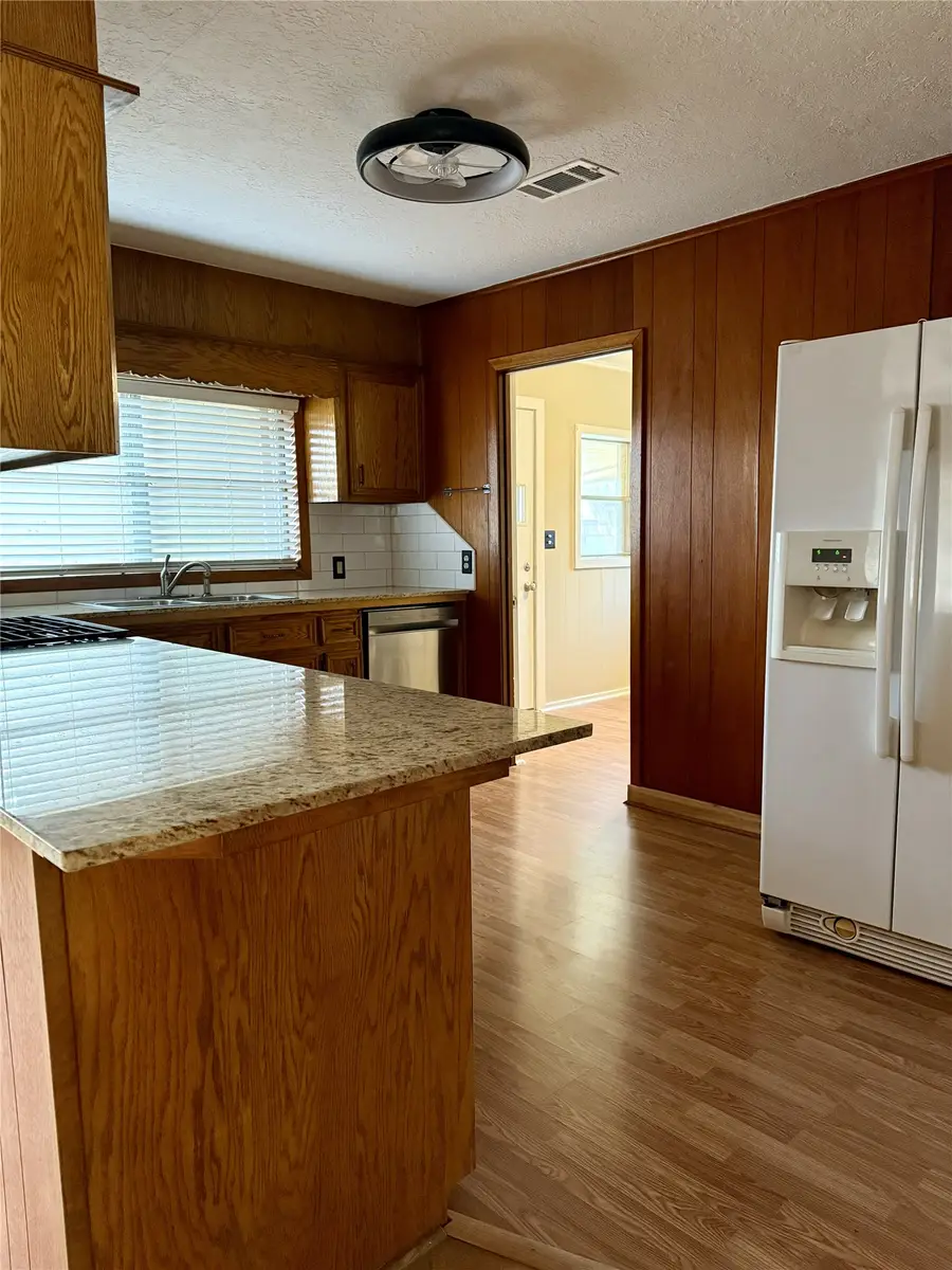 211 W Sherman Street, Livingston, TX 77351 - #2