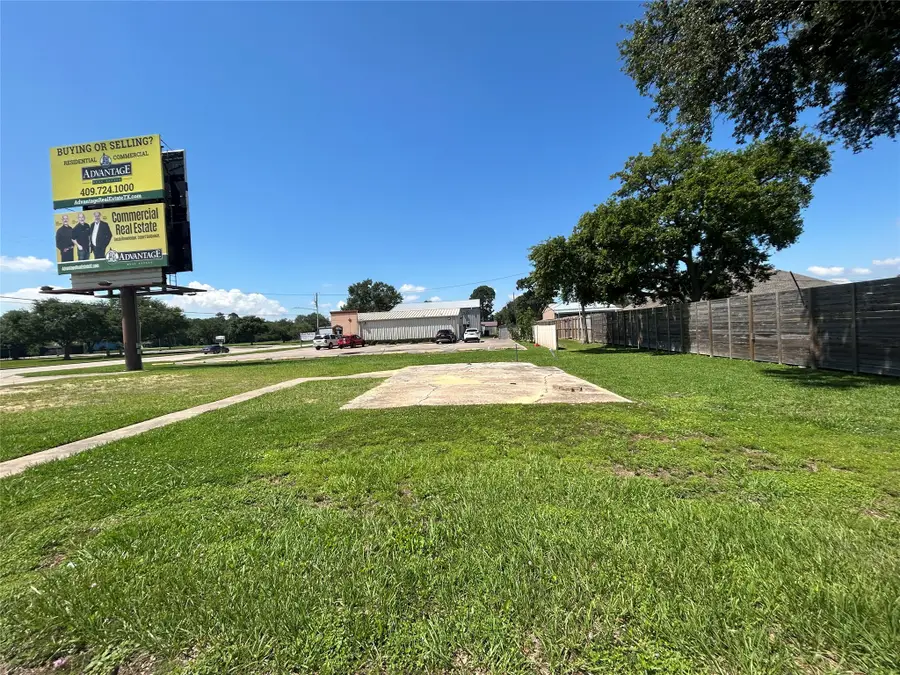 2402 Nall Street, Port Neches, TX 77651 - #2