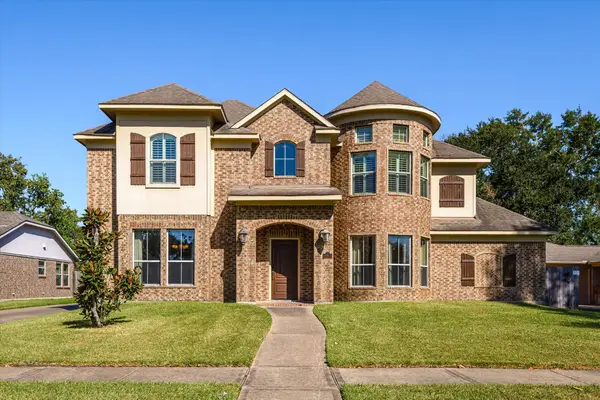 15811 Crestbrook Drive, Houston, TX 77059