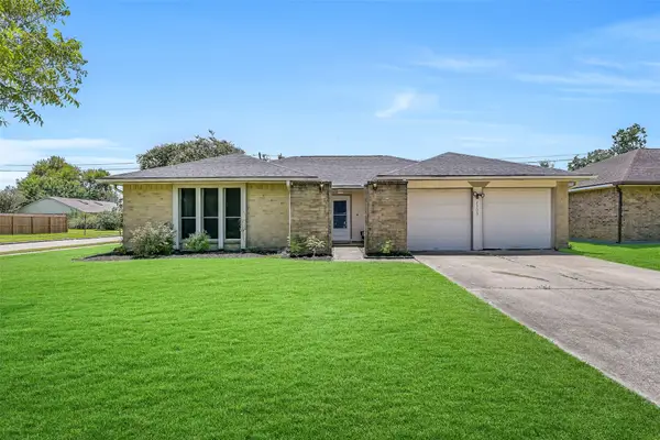2503 Bisontine Street, Friendswood, TX 77546