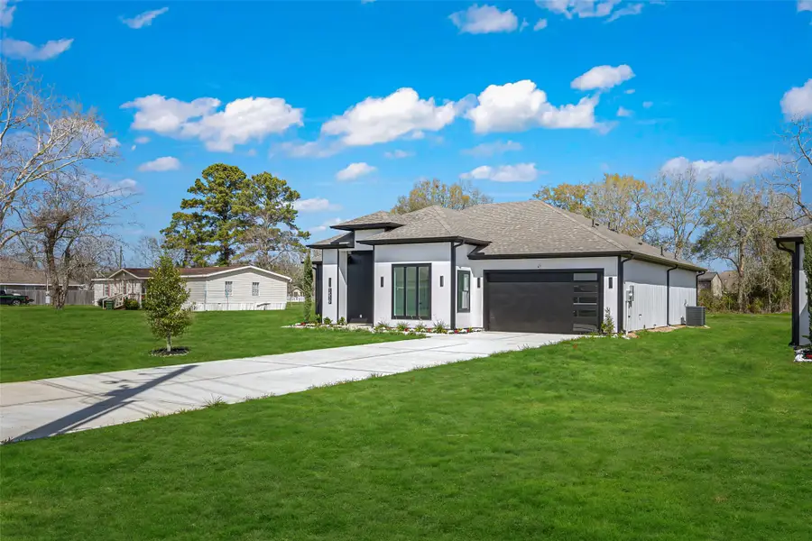 1519 Waco St, Dayton, TX 77535 - #2