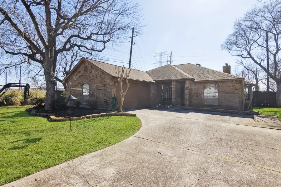 10110 El Chaco Street, Baytown, TX 77521 - #2